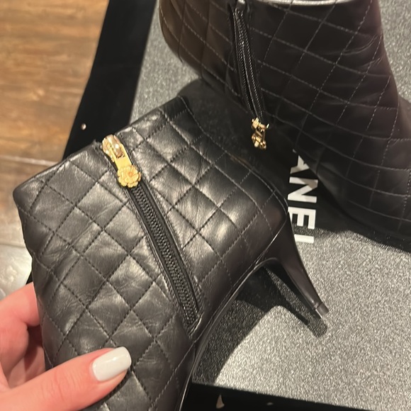 PERFECT CHRISTMAS GIFT. CHANEL BOOTS - Picture 3 of 6